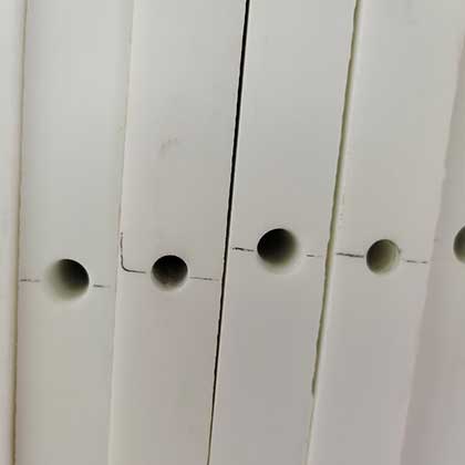 لوحة زجاجية متبلورة