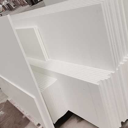 لوحة زجاجية متبلورة