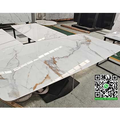 لوح زجاج نانوي ذهبي من Calacatta