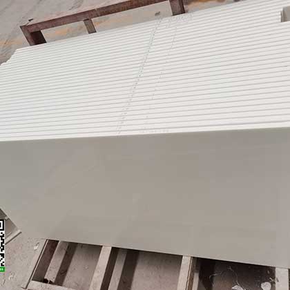 لوحة زجاجية متبلورة