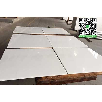 بلاط زجاجي متبلور